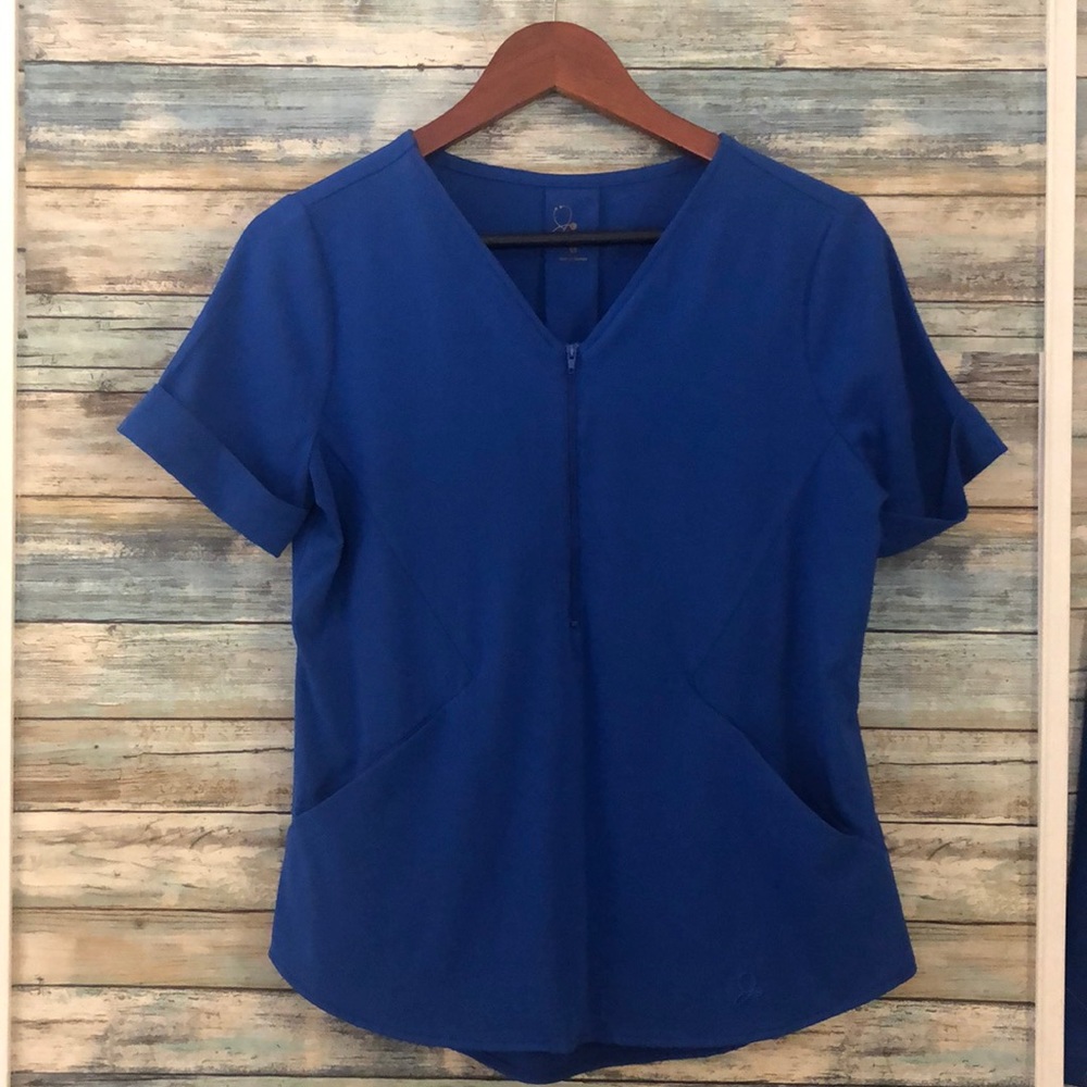 Jaanuu scrubs pair
